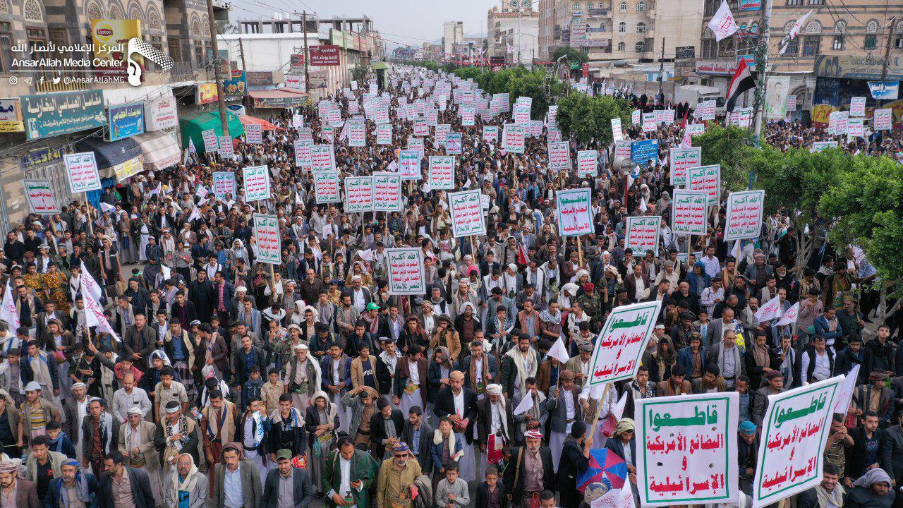 صور . . . الآلاف يحيون ذكرى عاشوراء في العاصمة صنعاء